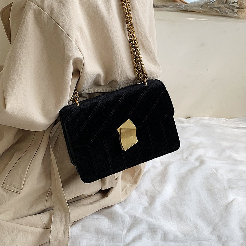 Women's velvet chain evening bag in black, green, pink or red