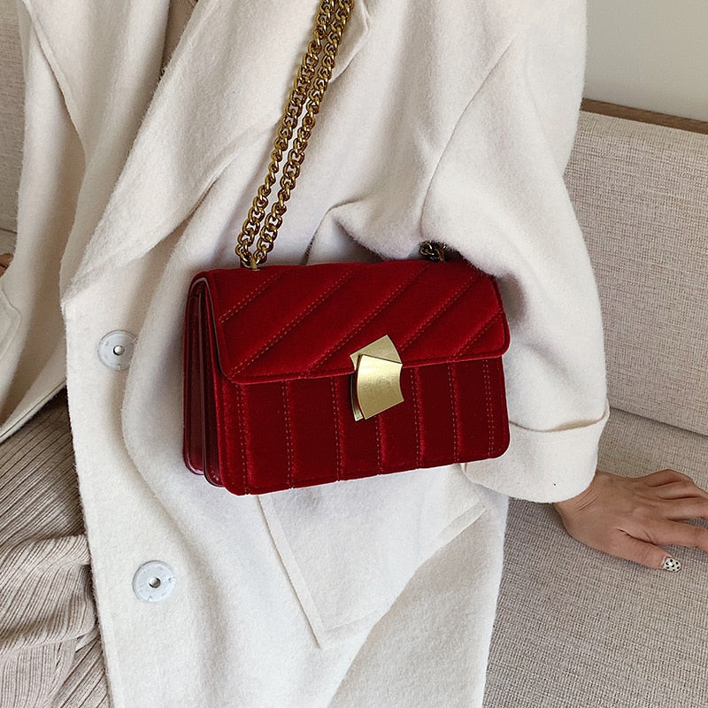 Women's velvet chain evening bag in black, green, pink or red