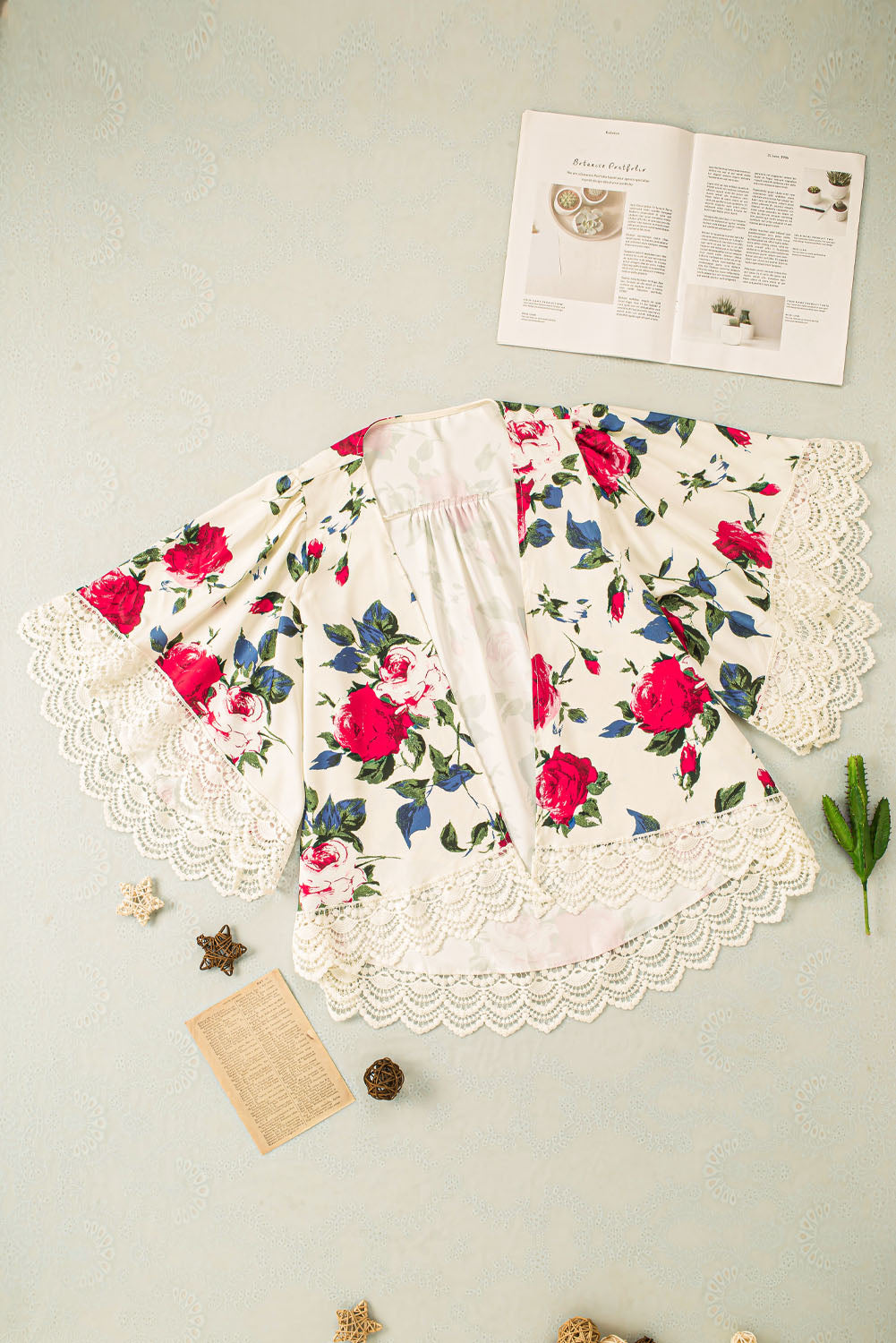 Women's beige floral lace-trim kimono